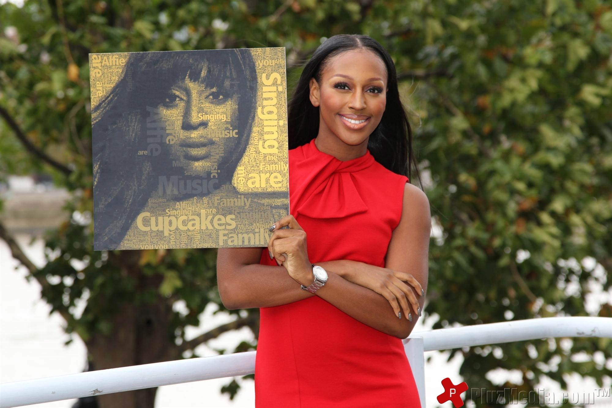 Alexandra Burke poses for photos to officially launch 'Be The Big Picture'  | Picture 94617